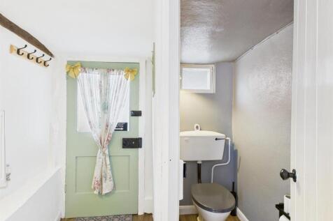 MAIN HOUSE LOBBY / WC