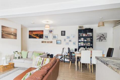 OPEN PLAN LOUNGE KITCHEN DINER