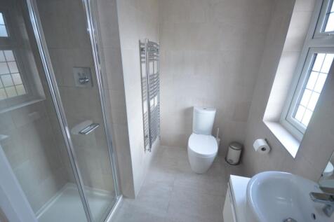 En suite to Master Bedroom