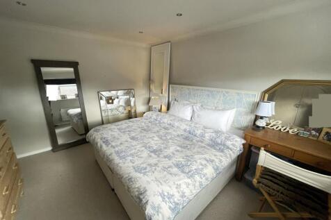 bed 1.jpg
