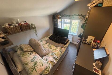 Bedroom 2 5 Swan Rd.jpg