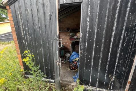 outhouse.JPG