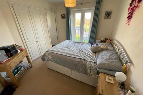 Bedroom 1.jpg