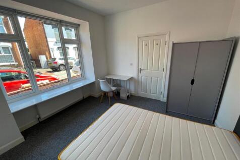 Bedroom 1.jpg