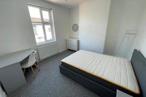 Bedroom 5.jpg