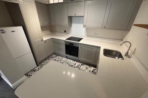 Kitchen 2.jpg