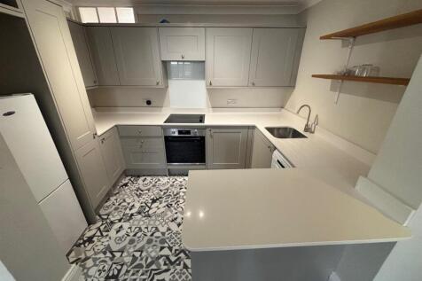 Kitchen 1.jpg