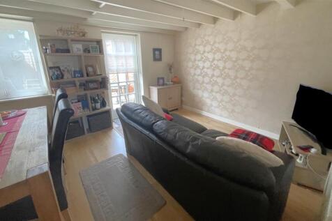 Living Room (2).JPG
