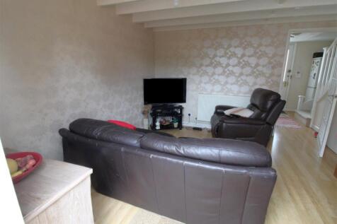 Living Room (3).JPG
