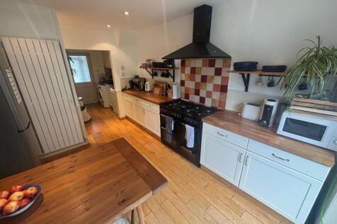 Kitchen 2.jpg