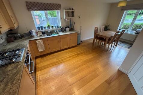 Kitchen 1.jpg