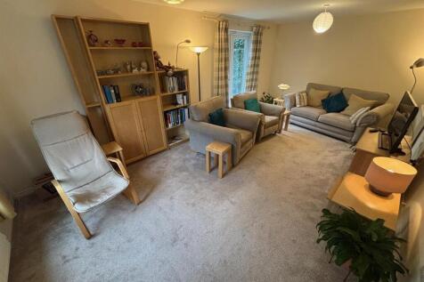 Lounge 1.jpg