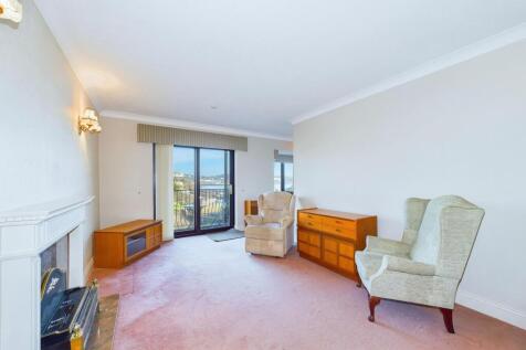 Sitting room with balcony access