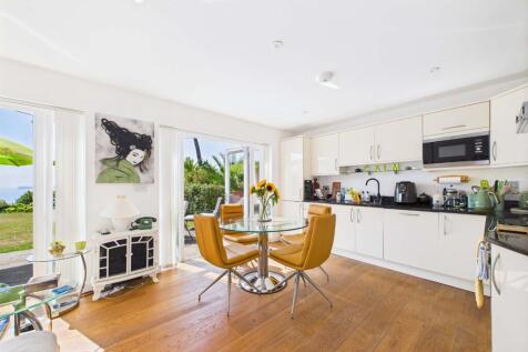 Kitchen &amp; Diner