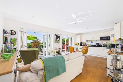 Sitting Room &amp; Kitchen
