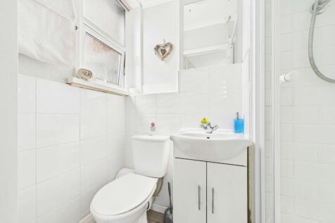Room 1 en-suite - guest accommodation