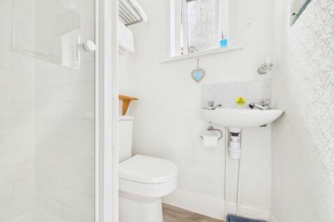 Room 4 (separate shower room)