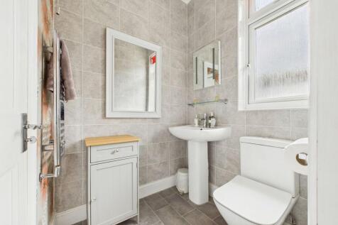 Guest room 1: modern en-suite shower room