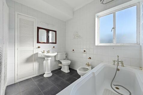 Bathroom 2.jpg