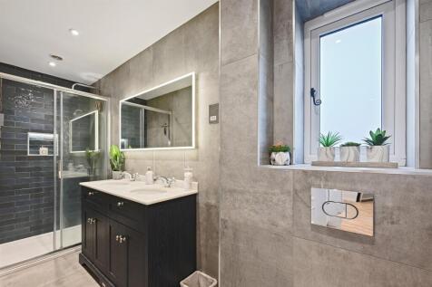 Master Bedroom Ensuite.jpg