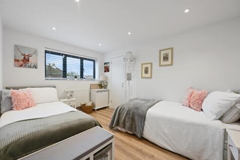 Bedroom 4.jpg