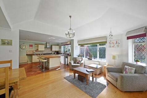 Family Room to Kitchen.jpg