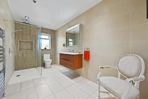 Ensuite Master Bedroom.jpg