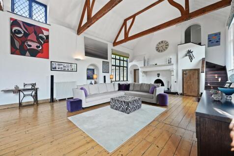 EPIC Room (2).jpg