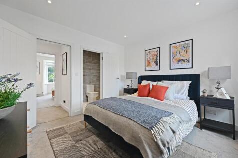 Master Bedroom (2).jpg