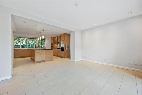 Kitchen Family Room.jpg