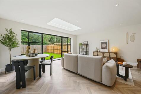 Family Room (2).jpg