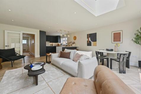 Family Room (3).jpg