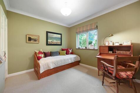 Bedroom 4.jpg