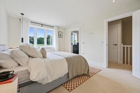 Master Bedroom (2).jpg