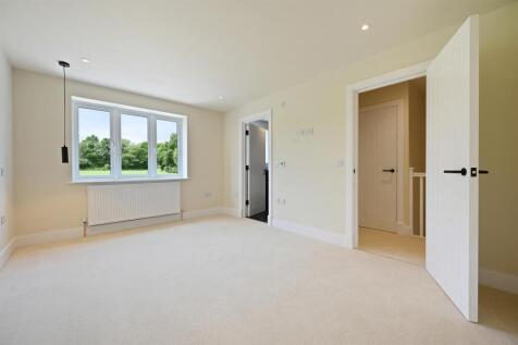 Master Bedroom (2).jpg