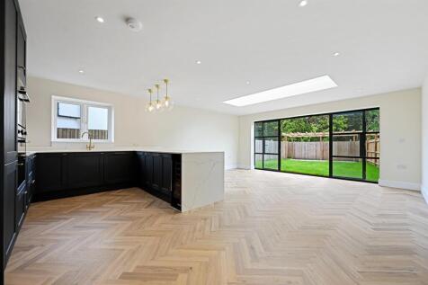 Kitchen to Lounge.jpg