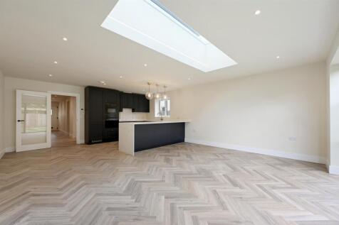 Lounge to Kitchen.jpg