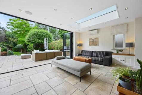 Family Room (3).jpg