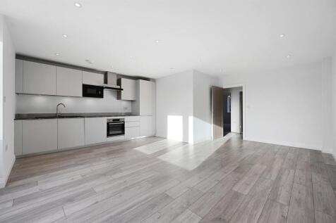 Lounge to Kitchen (3).jpg