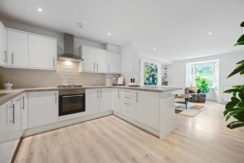 Kitchen to Lounge.jpg