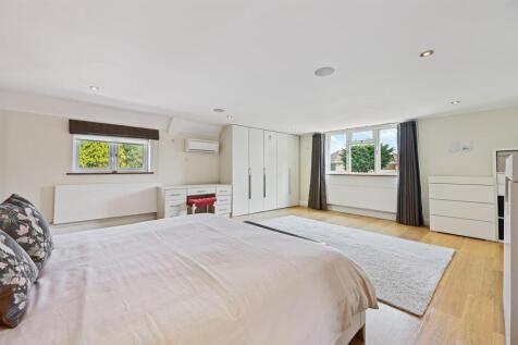 Bedroom 1.jpg