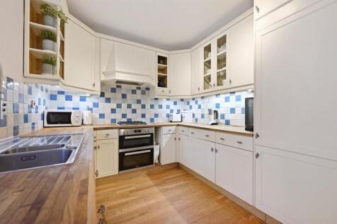 Kitchen (2).jpg