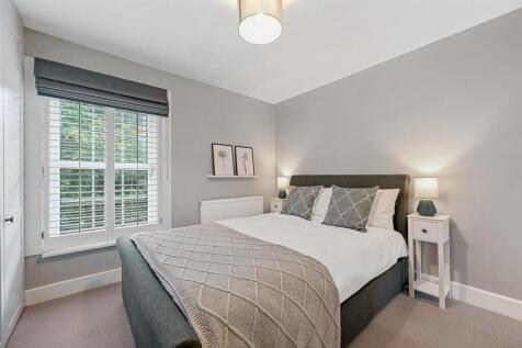 Master Bedroom (2).jpg