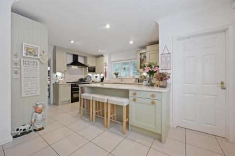 Kitchen (2).jpg