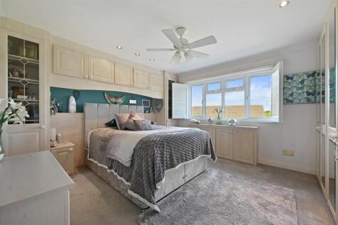Bedroom 1.jpg