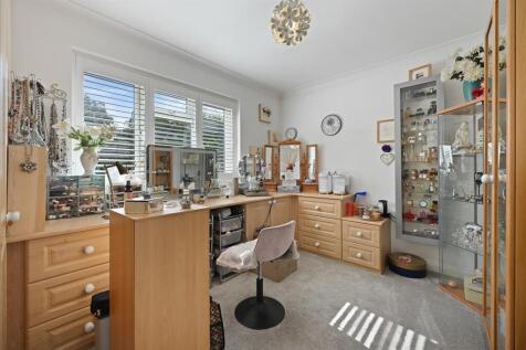 Bedroom 4.jpg