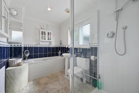Family Bathroom.jpg