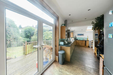Kitchen/Dining Area