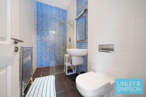 Apt 1 - En Suite