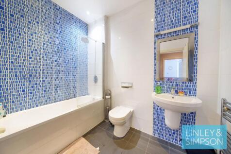 Apt 1 - Bathroom